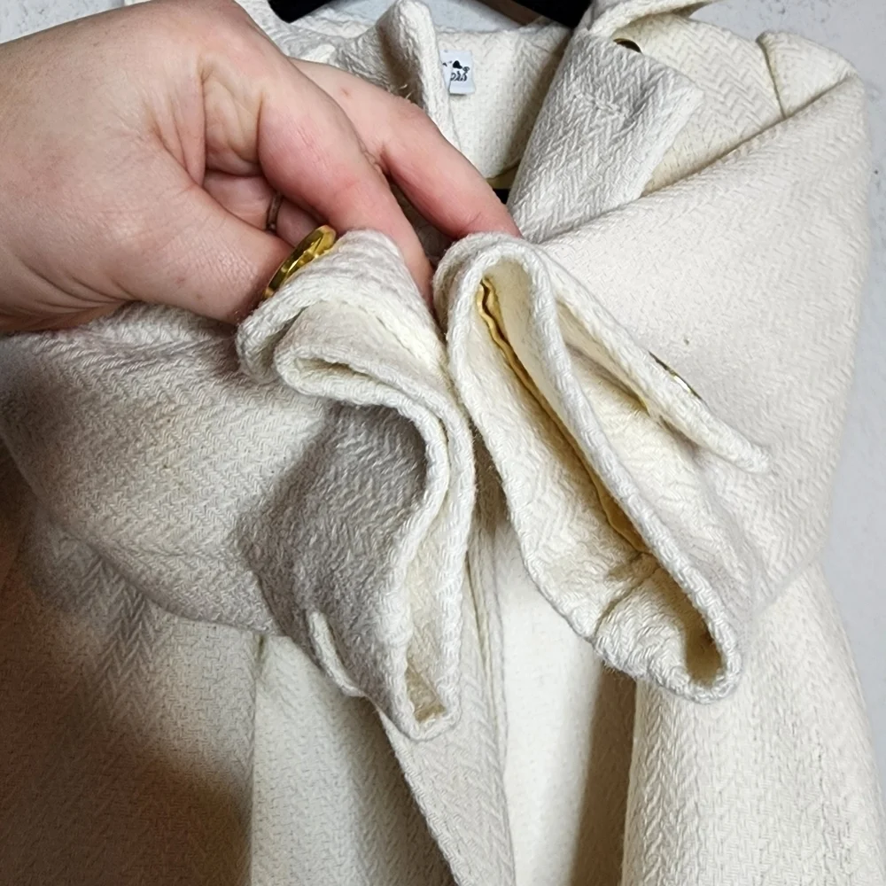 Polly Flinders‎ wool-blend cream coat. Size 12 Months.